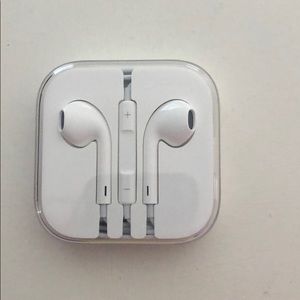 APPLE EAR BUDS *BRAND NEW*
